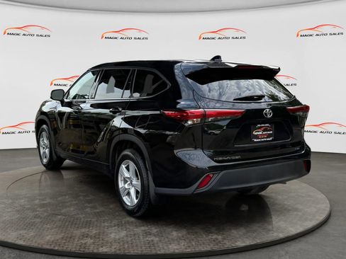 Used 2021 Toyota Highlander L AWD/4WD image 8