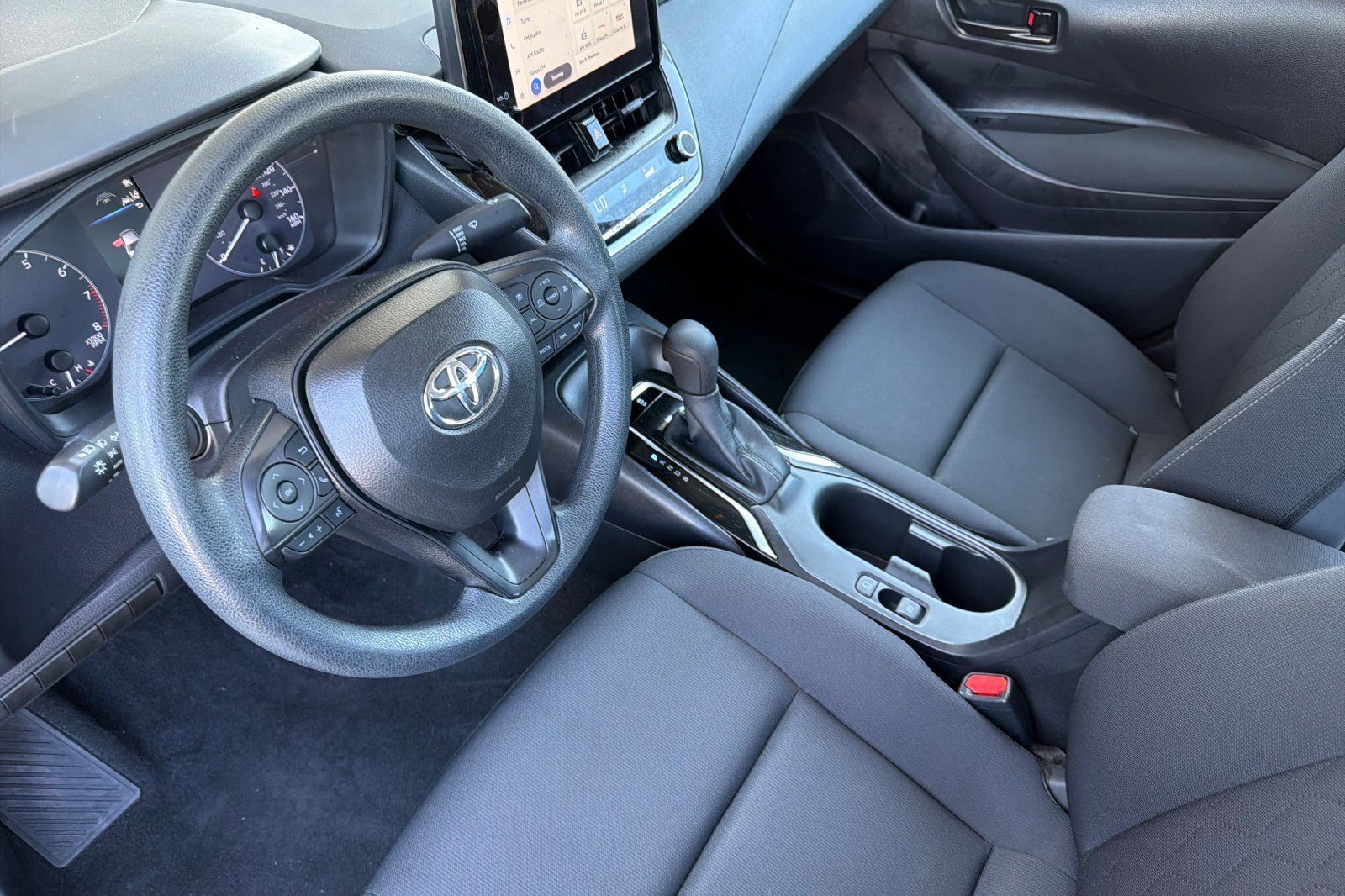 Used 2025 Toyota Corolla LE FWD image 12