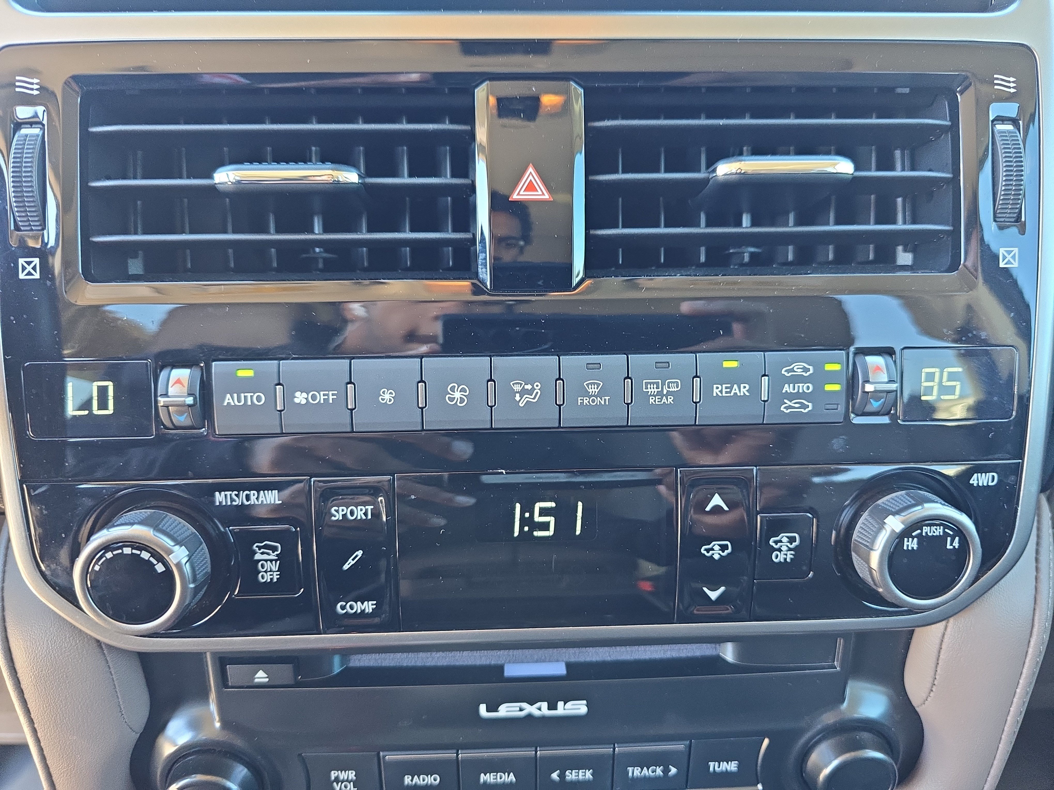 Used 2022 Lexus GX 460 Luxury w/ Off Road Package AWD/4WD image 21