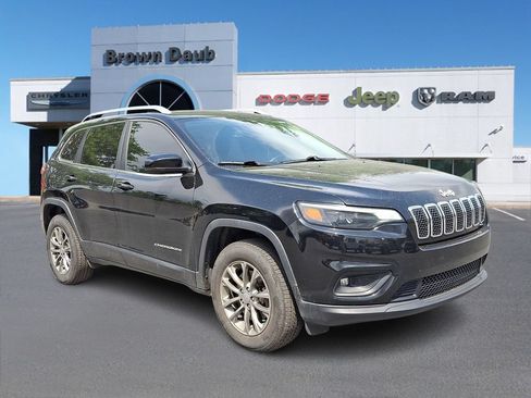 Certified 2019 Jeep Cherokee Latitude Plus w/ Comfort/Convenience Group AWD/4WD image 1