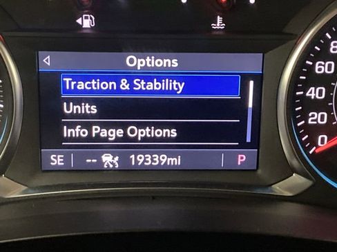 Used 2023 Chevrolet Traverse RS image 6