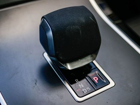 Used 2025 Land Rover Range Rover Velar Dynamic SE image 23