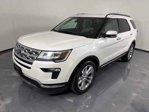 Used 2018 Ford Explorer Limited w/ Equipment Group 301A FWD image 9