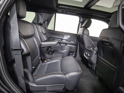 Used 2025 Ford Expedition Tremor image 12