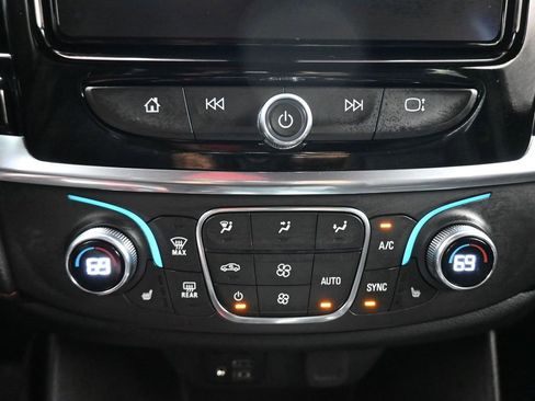 Used 2023 Chevrolet Traverse RS image 28