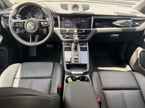 Certified 2025 Porsche Macan image 14