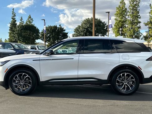 Used 2026 Lincoln Nautilus Premier image 5