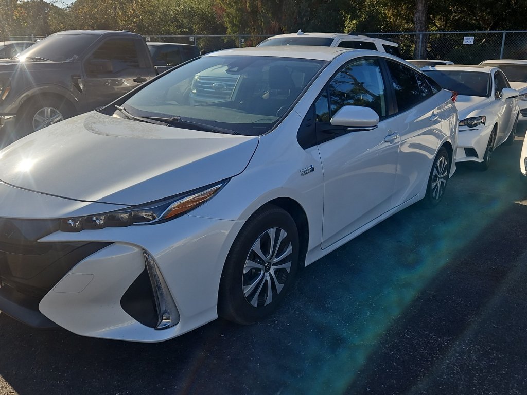 Used 2022 Toyota Prius Prime XLE FWD image 3