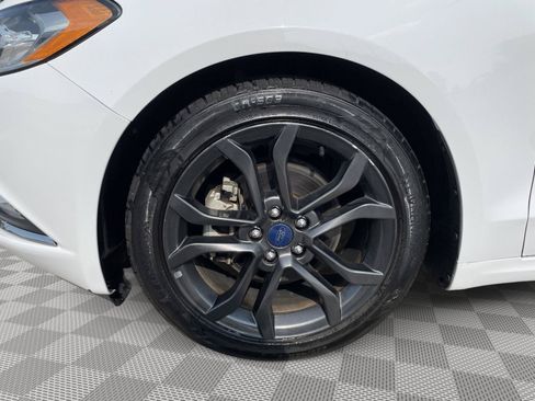 Used 2018 Ford Fusion SE w/ Equipment Group 201A FWD image 7