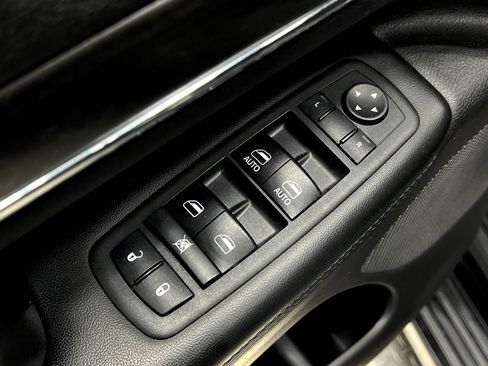 Used 2018 Jeep Grand Cherokee Limited w/ Luxury Group II AWD/4WD image 16