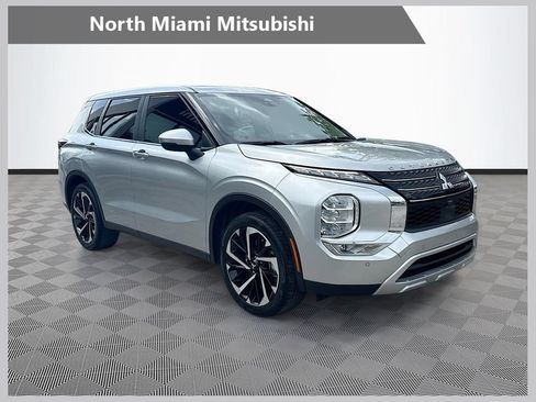 Used 2024 Mitsubishi Outlander SE FWD image 1