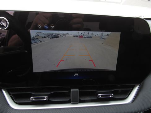 Used 2025 Chevrolet Equinox LT AWD/4WD image 18