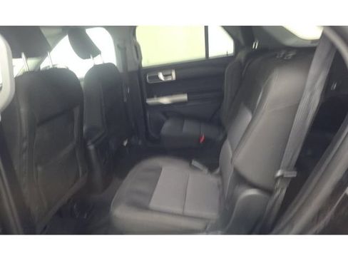 Used 2022 Ford Explorer XLT w/ Class IV Trailer Tow Package AWD/4WD image 8