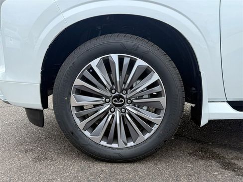 New 2026 INFINITI QX80 Luxe image 10