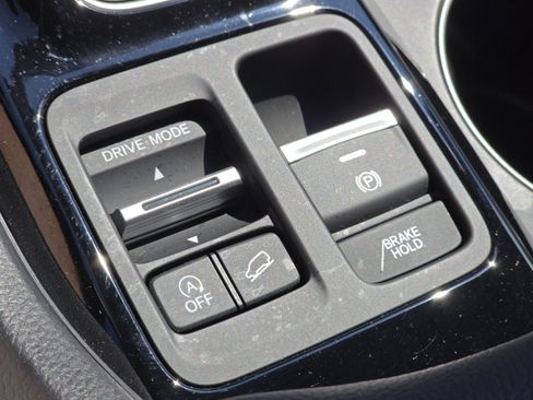 Used 2025 Honda Pilot EX-L image 8