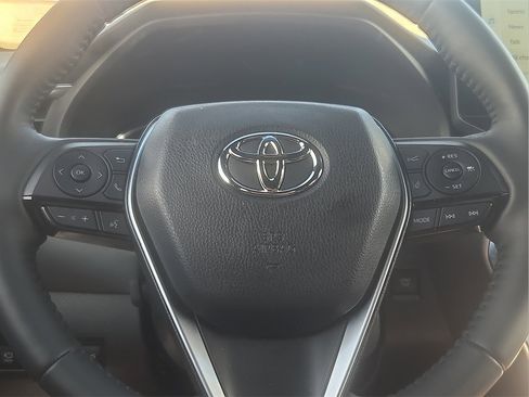 Used 2024 Toyota Venza Limited image 25