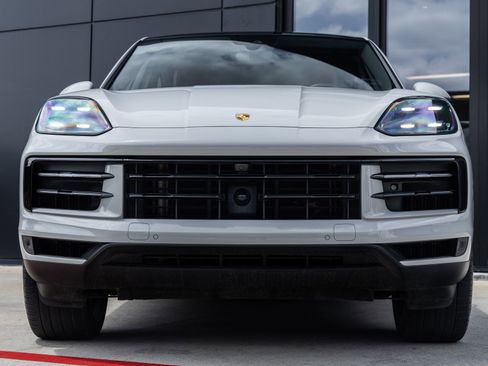 Certified 2024 Porsche Cayenne Coupe AWD/4WD image 8