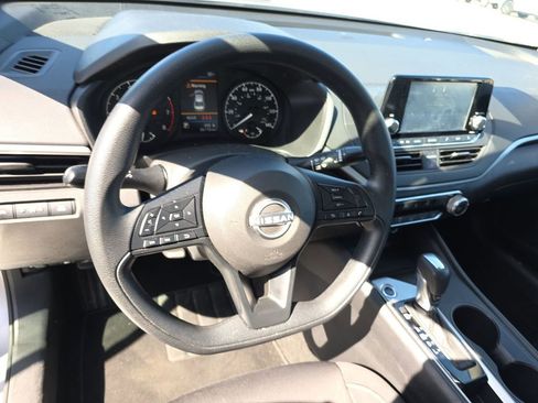 Used 2024 Nissan Altima 2.5 S image 18