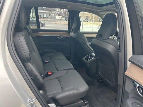 Used 2025 Volvo XC90 B5 Plus image 13