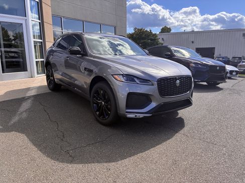 Used 2026 Jaguar F-PACE R-Dynamic S image 4