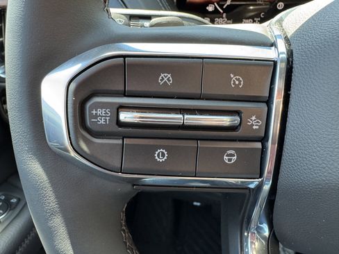 Used 2025 GMC Yukon Denali w/ Denali Reserve Package AWD/4WD image 12