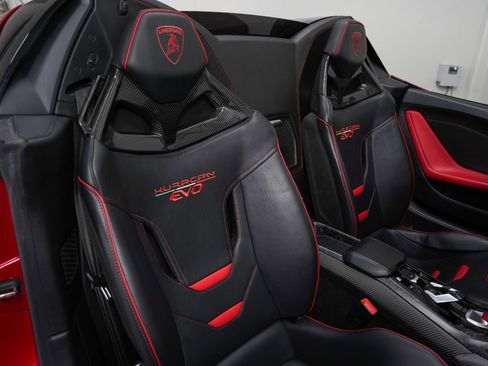 Used 2021 Lamborghini Huracan EVO AWD/4WD image 27