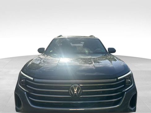 Used 2025 Volkswagen Atlas SE image 3