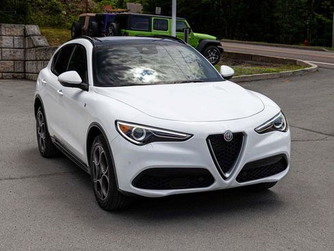 Used 2022 Alfa Romeo Stelvio Ti AWD/4WD image 3