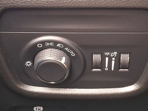 Used 2023 Jeep Grand Cherokee Altitude AWD/4WD image 28