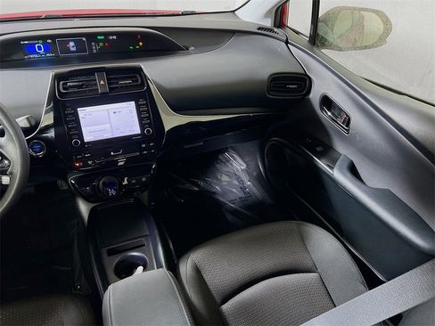 Certified 2022 Toyota Prius LE image 20