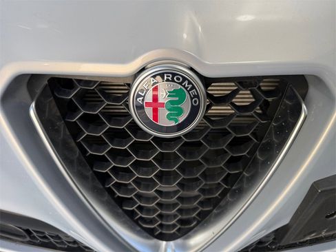 Used 2023 Alfa Romeo Stelvio Ti image 32