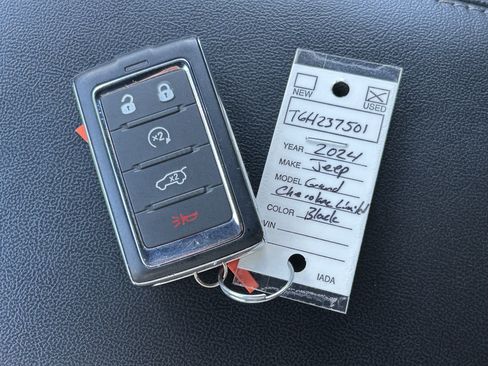 Used 2024 Jeep Grand Cherokee Limited AWD/4WD image 37