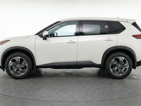 Used 2025 Nissan Rogue SV FWD image 5