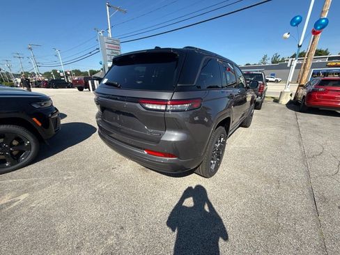New 2026 Jeep Grand Cherokee Summit w/ Obsidian Package AWD/4WD image 5