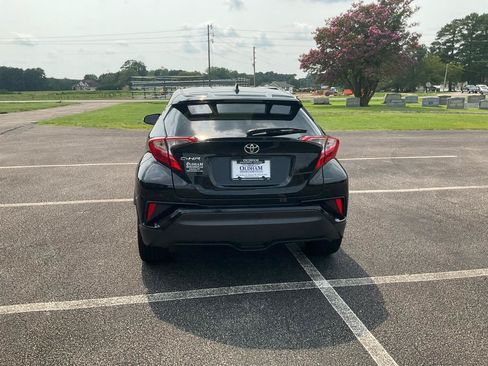 Used 2018 Toyota C-HR XLE FWD image 8