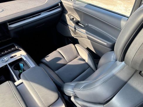 New 2025 Lincoln Navigator Reserve w/ Jet Appearance Package image 15