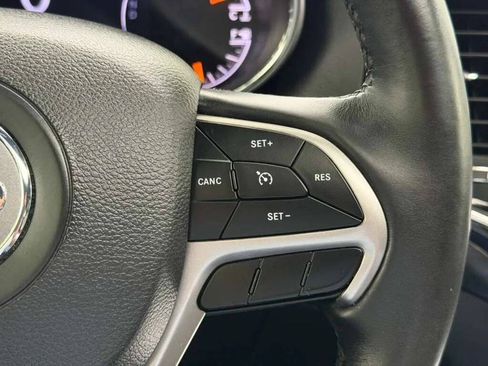 Used 2019 Jeep Grand Cherokee Altitude AWD/4WD image 13