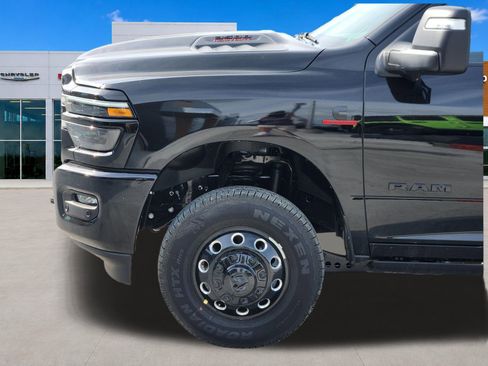 New 2026 RAM 3500 Laramie AWD/4WD image 10