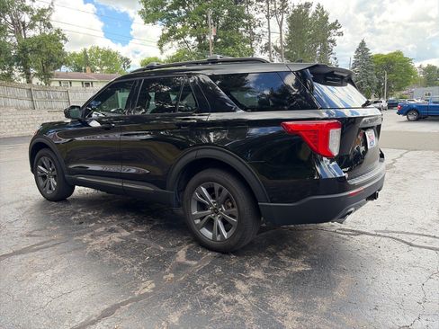 Used 2023 Ford Explorer XLT w/ Equipment Group 202A AWD/4WD image 4