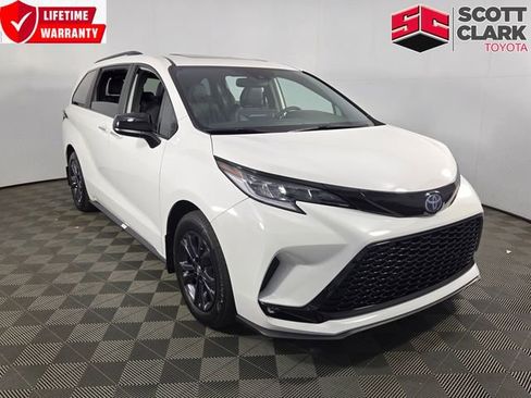 Used 2025 Toyota Sienna XSE AWD/4WD image 1