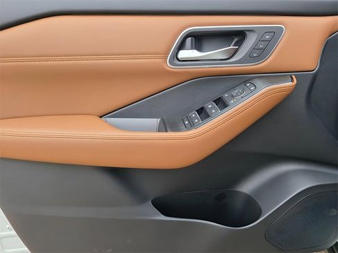 New 2026 Nissan Rogue Platinum image 17