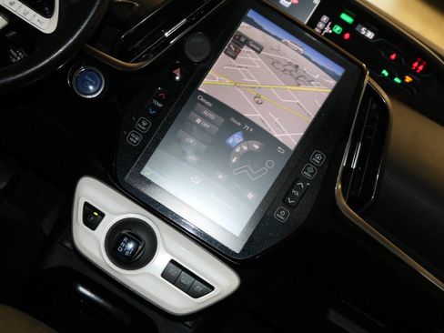 Used 2017 Toyota Prius Prime Advanced image 46