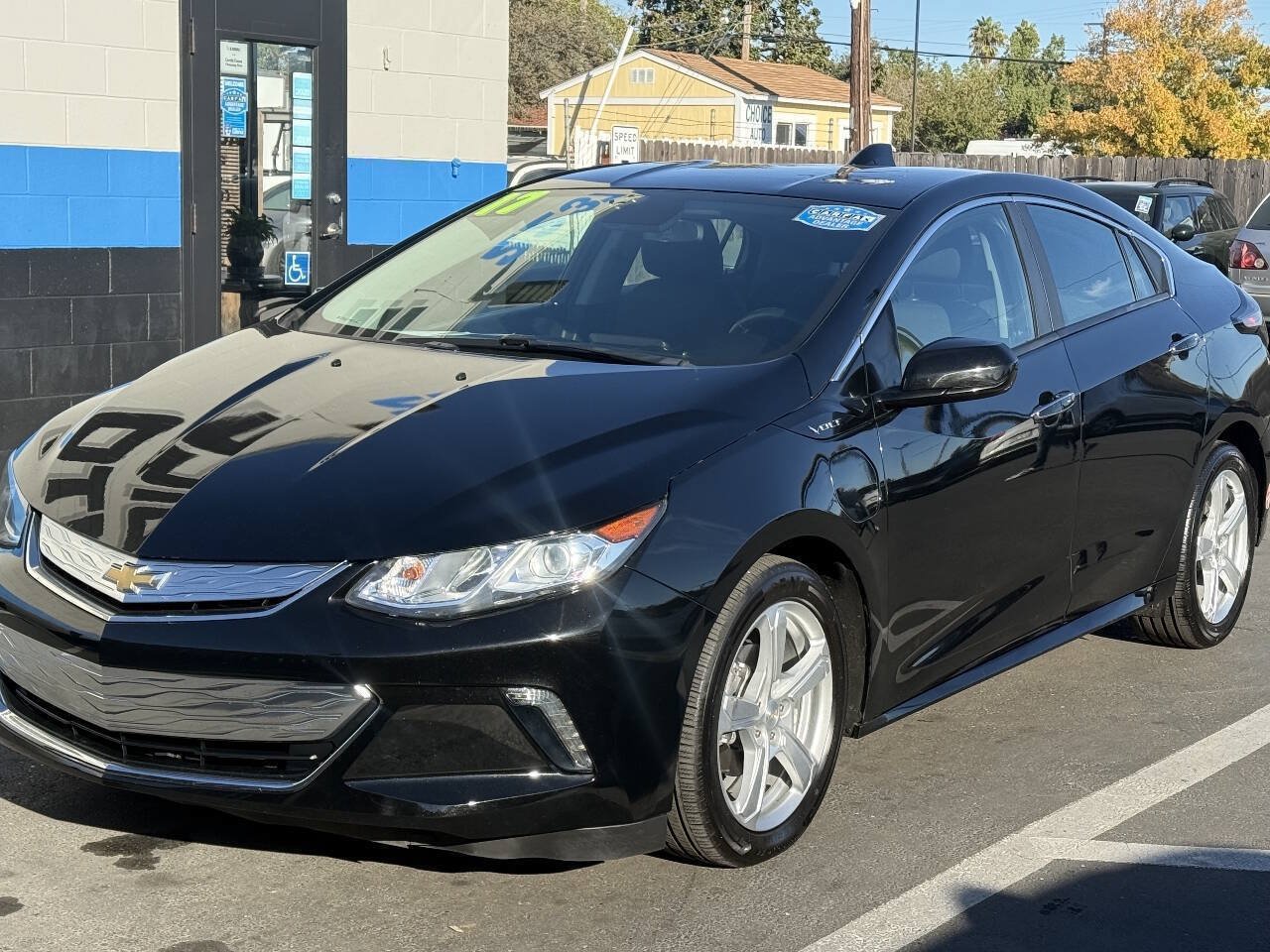 Used 2017 Chevrolet Volt LT FWD image 3