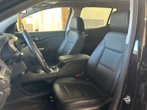 Used 2023 GMC Acadia SLT w/ Elevation Edition image 5