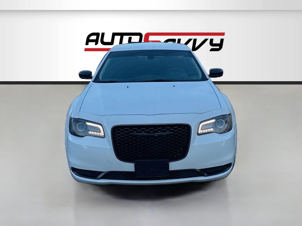 Used 2023 Chrysler 300 Touring w/ Sport Appearance Package RWD image 2