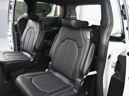 New 2025 Chrysler Voyager LX image 20