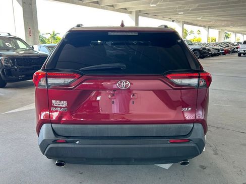 Used 2020 Toyota RAV4 XLE Premium image 6