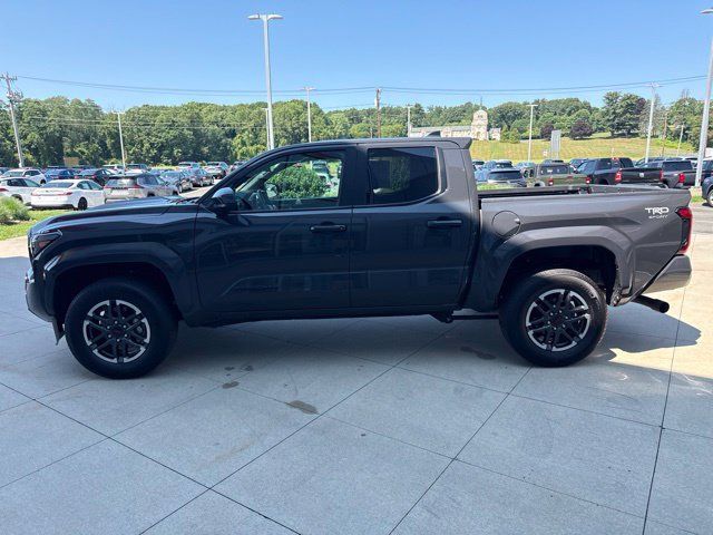 Used 2025 Toyota Tacoma TRD Sport AWD/4WD image 4