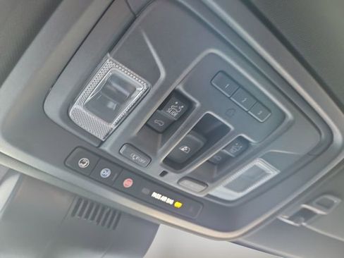 Used 2022 Chevrolet Silverado 1500 ZR2 image 19