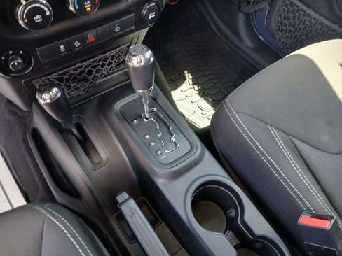 Used 2018 Jeep Wrangler Rubicon w/ Power Convenience Group AWD/4WD image 30